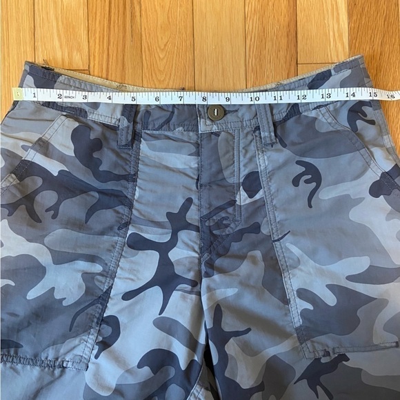 Patagonia Men’s Grey Camouflage Lightweight Shorts Size 29 - Picture 10 of 11